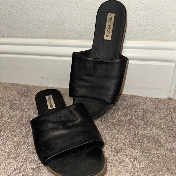 Steve Madden slide sandals - Picture 2 of 2